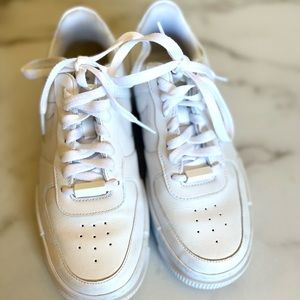 BRAND NEW!!! (Bad lighting) Nike AirForce 1 Pixel sneakers. Size 8 women’s